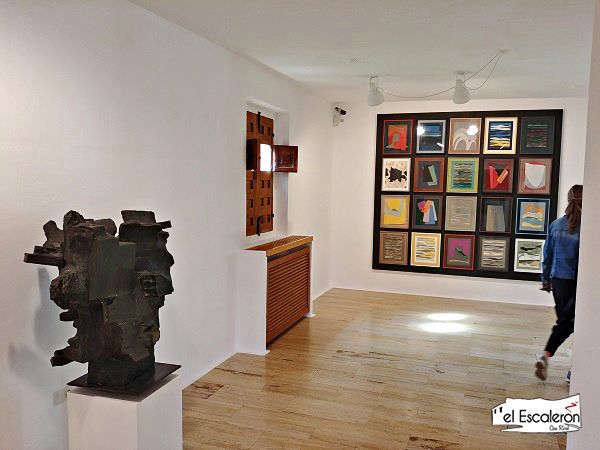 Pasillo del Museo de Arte abstracto español